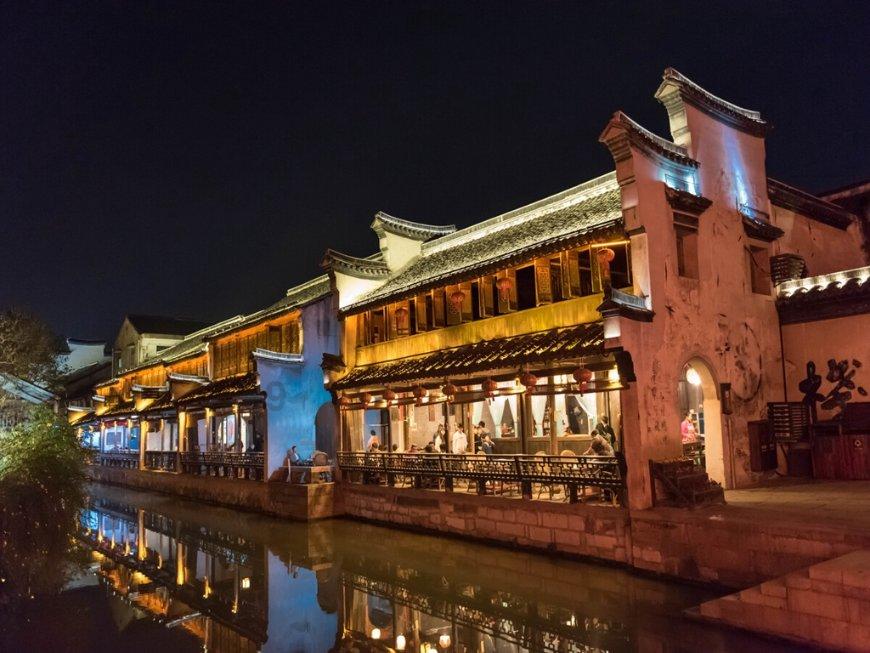 东海县城市管理局:“环卫橙”成为寒冬中美丽风景线